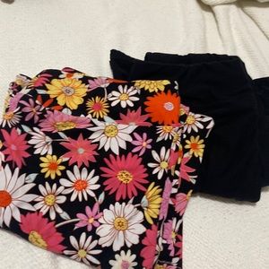 I’m selling walmart flaired leggings, they are XL, nothing is wrong with them.